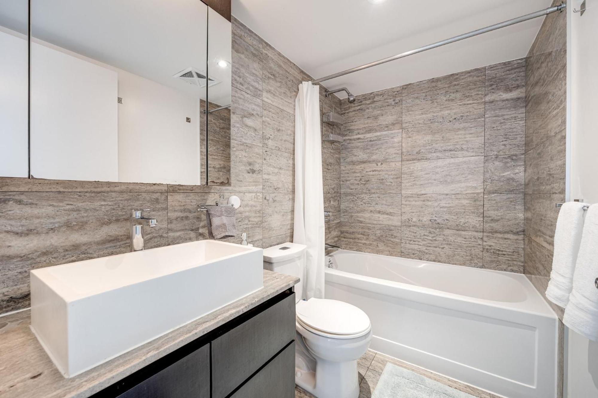 3Bdrm Lake View Condo In Toronto Buitenkant foto